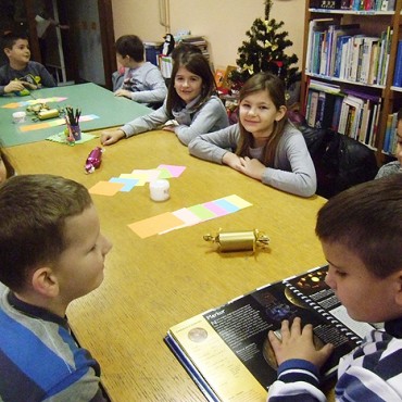 BOŽIĆNA RADIONICA NA DJEČJEM  ODJELU GRADSKE KNJIŽNICE