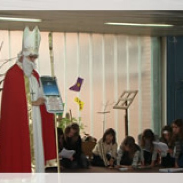 Sveti Nikola darivao i razveselio mališane